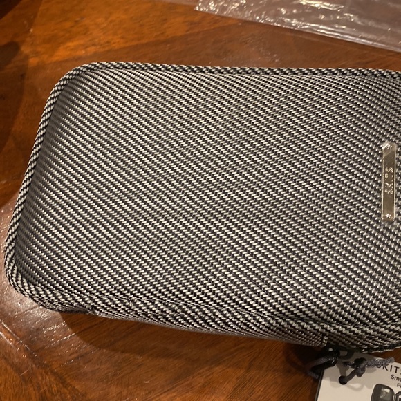 Skits clever tech case - Picture 4 of 5